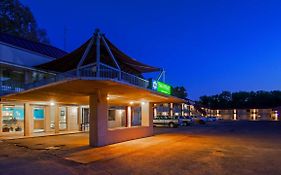 Econo Lodge Inn & Suites Salina Ks